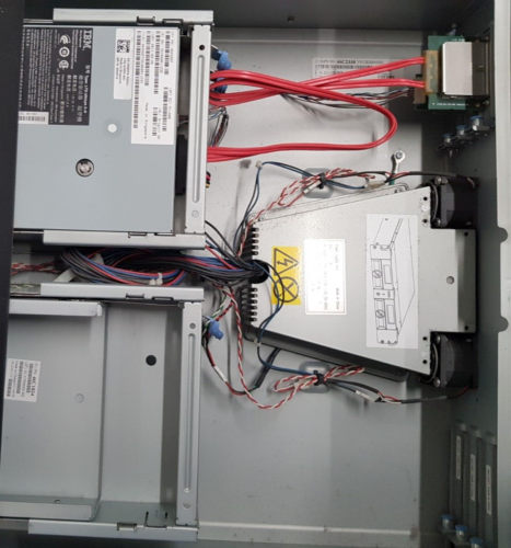 Dell PowerVault 114X Tape Rack Boîtier SAS Drive avec 1x IBM LTO 5 TVA INC - Photo 5/5