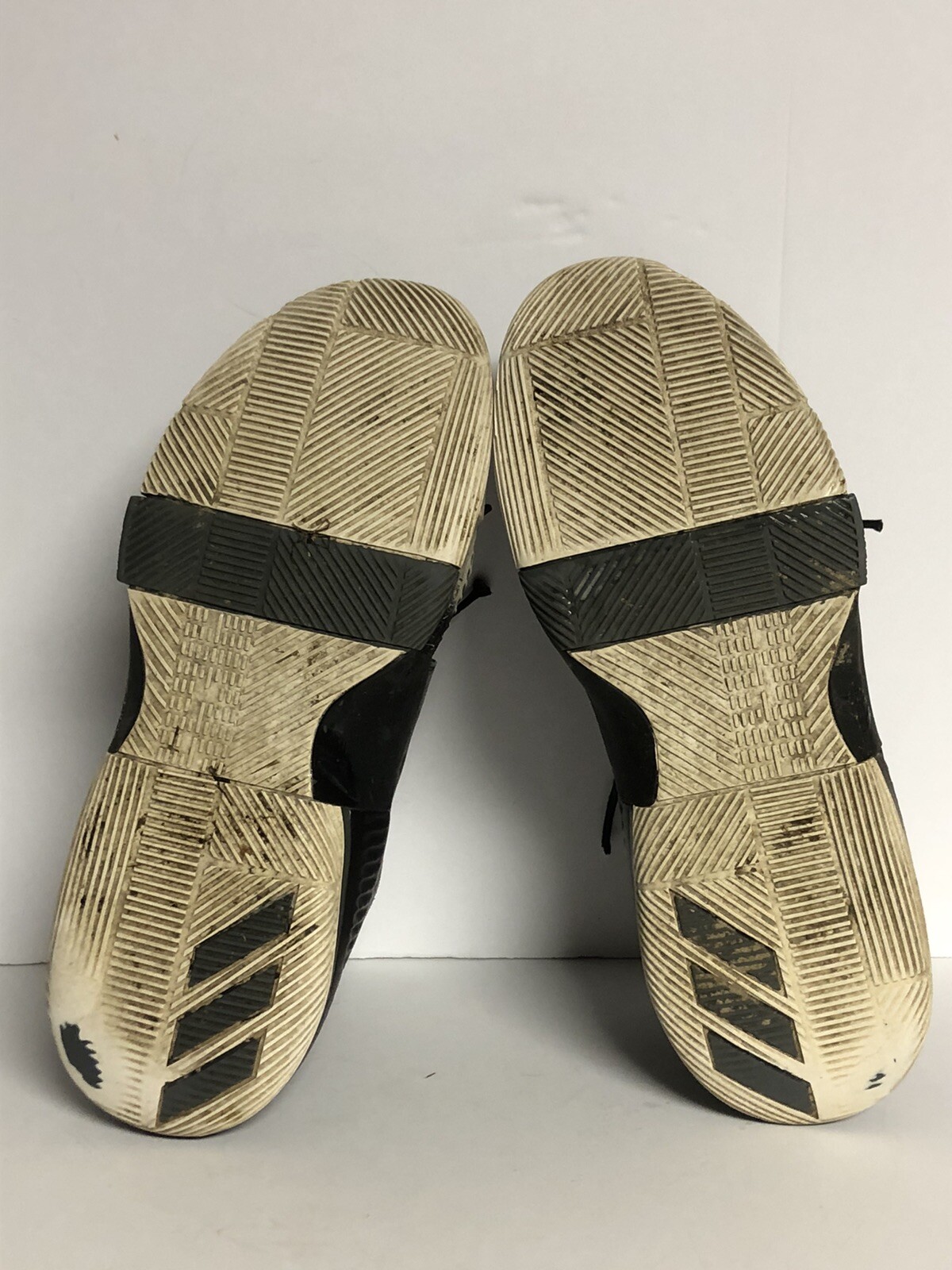 dame 3 basketball shoes