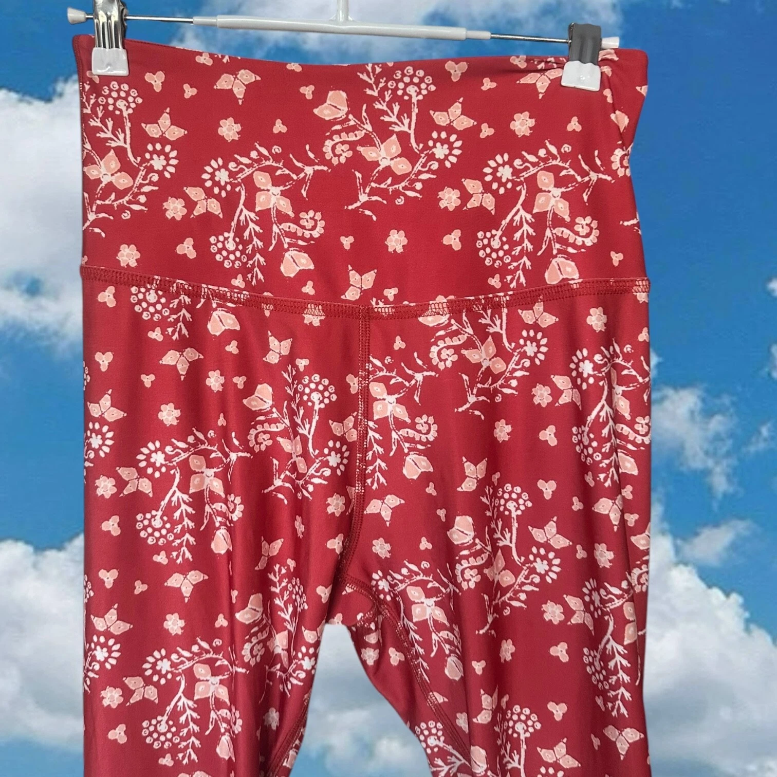 beyond-yoga high waisted capri batik blooms leggings