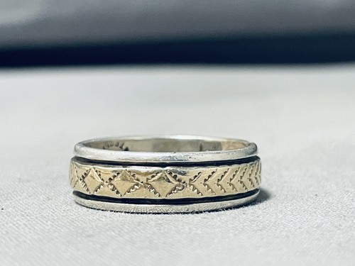 MAGNIFICENT VINTAGE NAVAJO STERLING SILVER AND 14K GOLD RING SIGNED BRUCE MORGAN - Picture 4 of 9