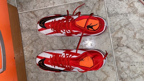 zapatillas de futbol 11.Nuevas valen 96€ se puede ver en la tienda de nike eBay