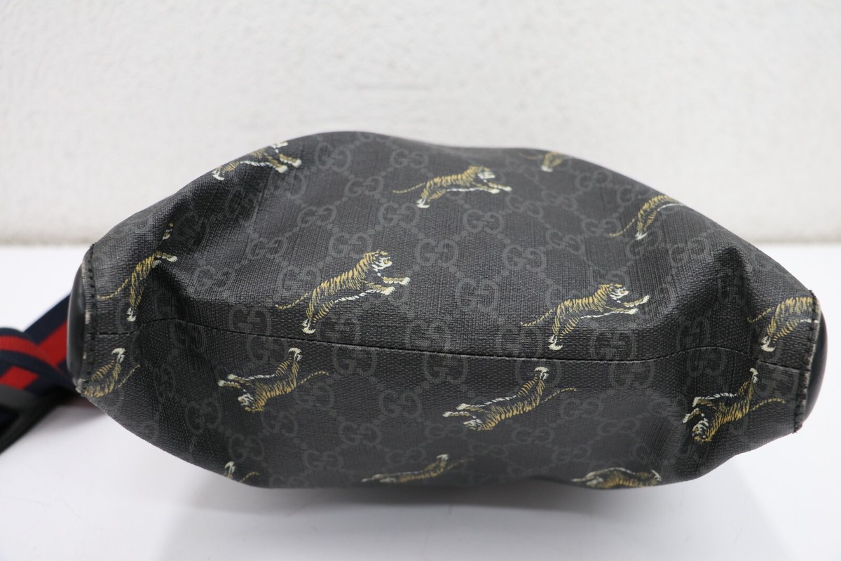 Gucci Supreme Tiger Web Strap Front Zip Messenger Bag Gucci Supreme Tiger Web Strap Front Zip Messenger Bag