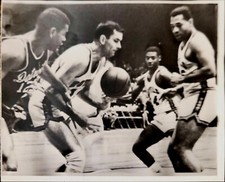 1964 NBA BASKETBALL PHOTO OSCAR ROBERTSON JERRY LUCAS WAYNE EMBRY CINCINNATI ABA