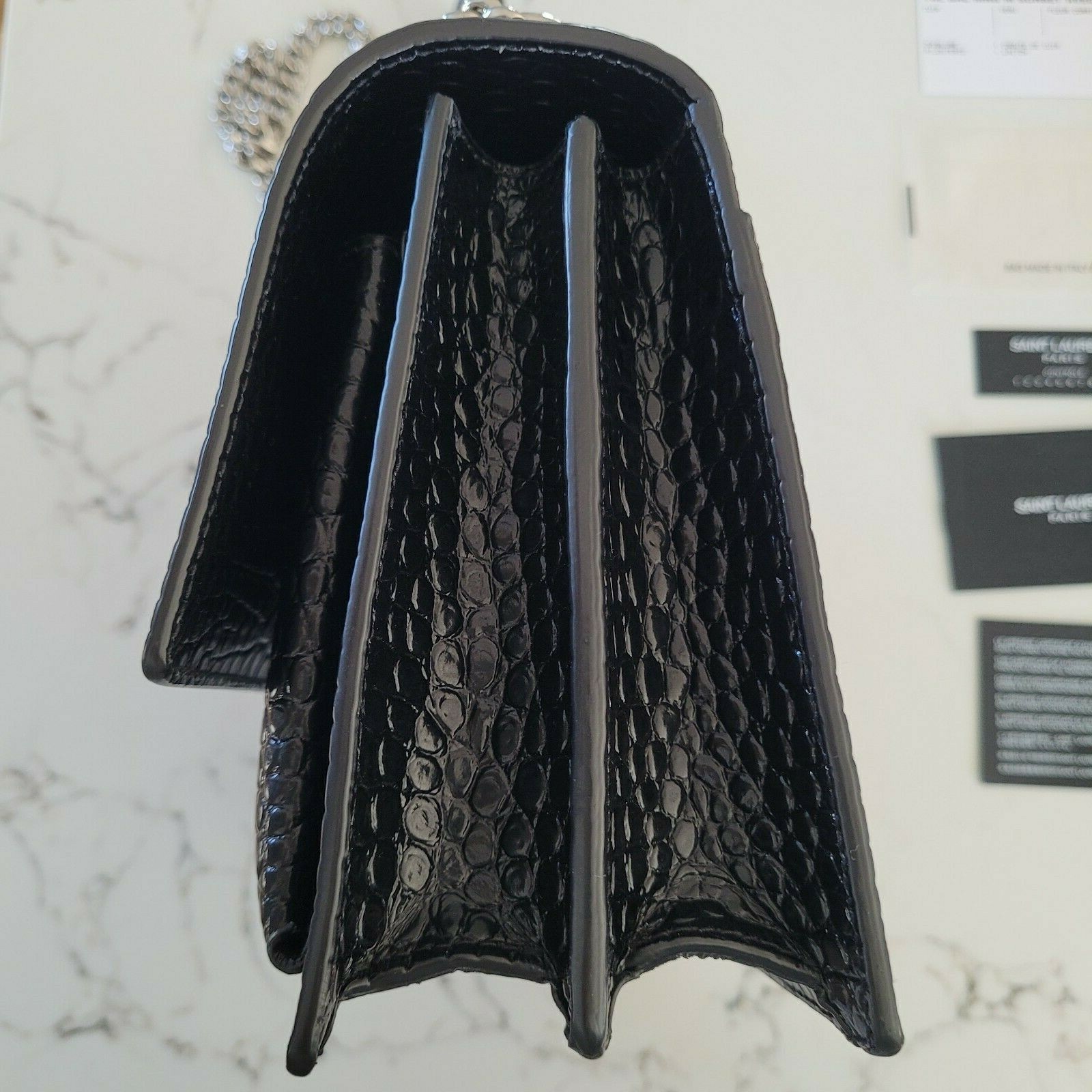 Saint Laurent Tramonto in Croc Nero con Argento h n viene fornito con confezione completa