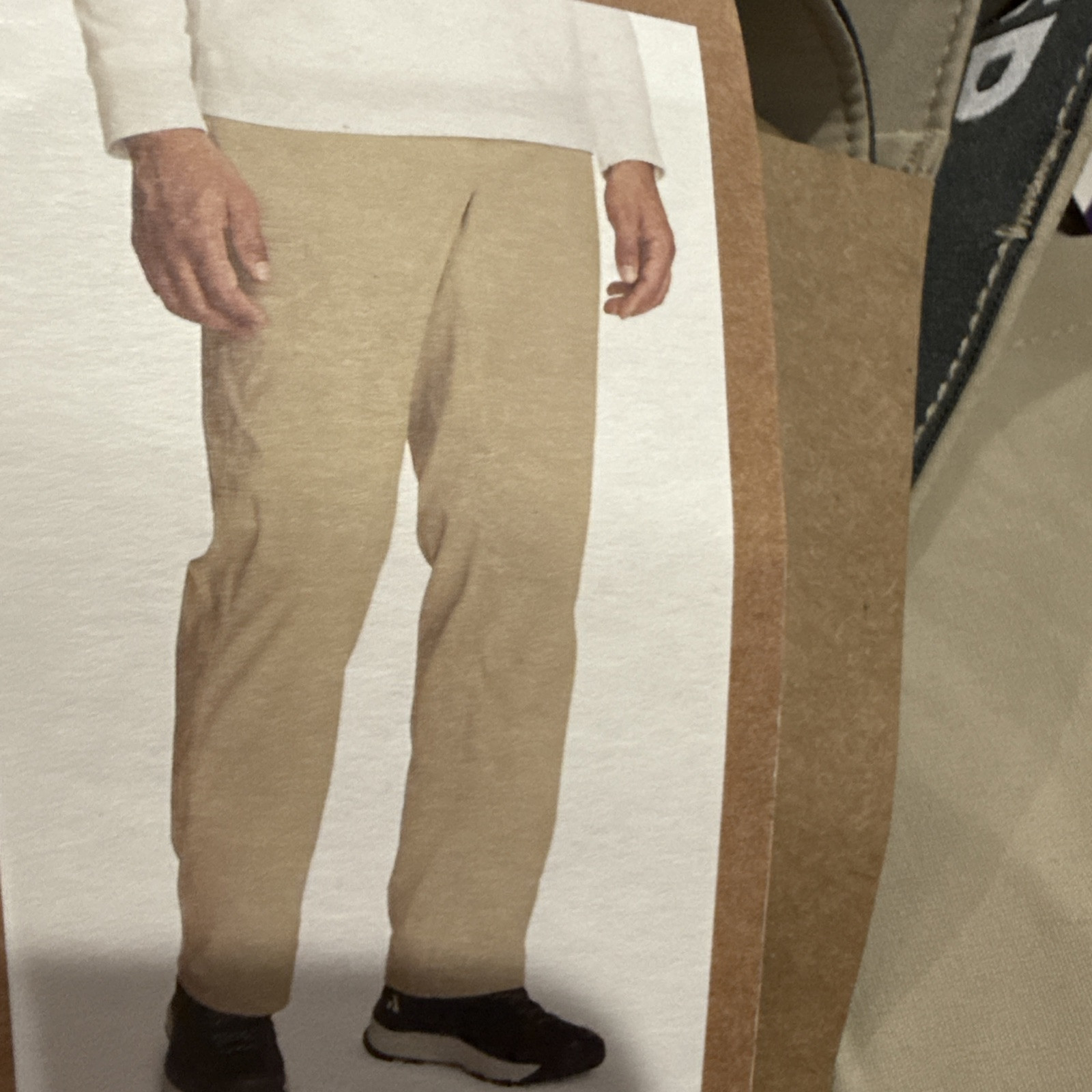 Eddie Bauer Men’s Rainier Tech Stretch Comfort Waistband 40x34 with Secure Pocket