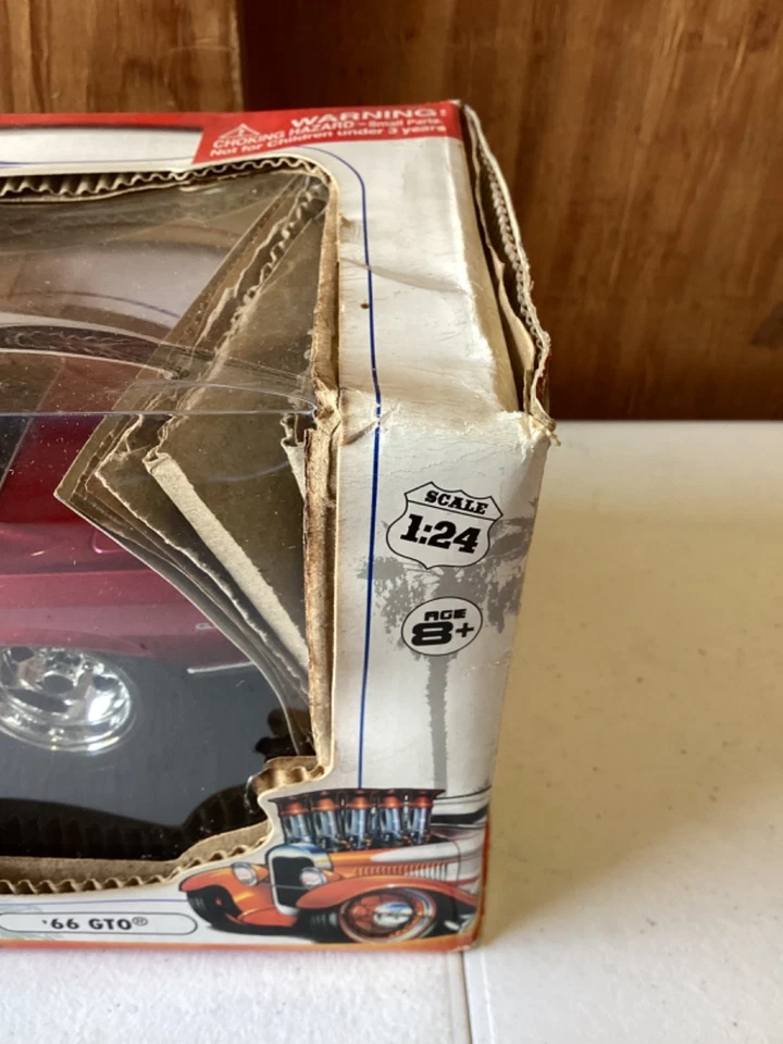 Muscle Machines 1966 '66 Pontiac GTO 1:24 Scale Diecast Car New, Box Damaged - Image 3 of 4
