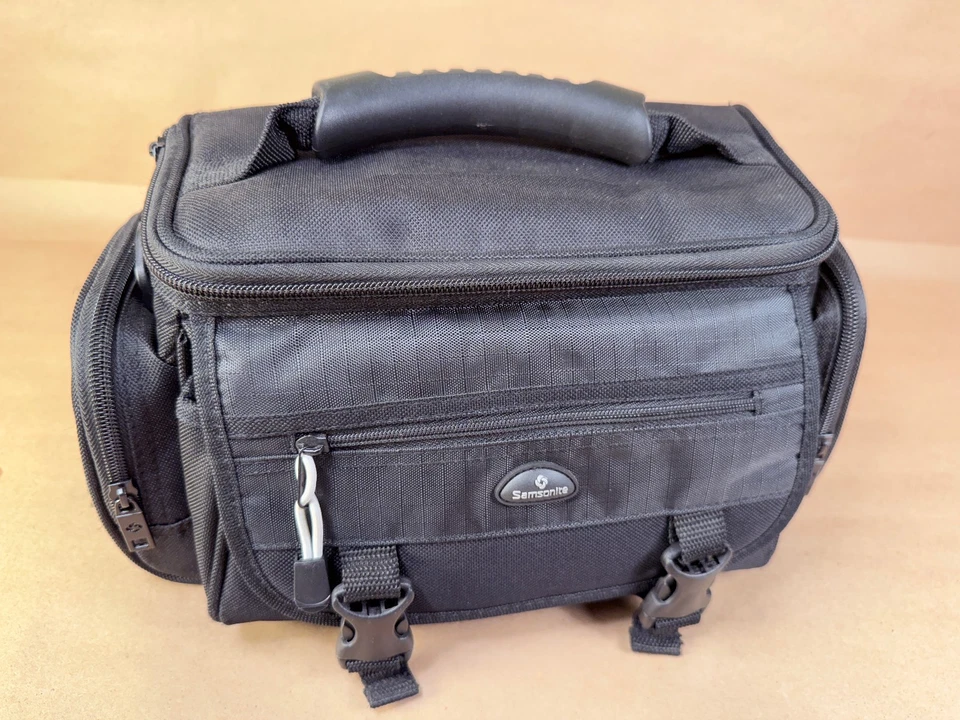 Panasonic VDR-D230 DVD Camcorder - Works! w/Bag Cables DVD-Rs Batteries Charger - Image 2 of 4