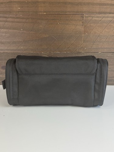 Titleist Players Hanging Toiletry Bag Organizer - Picture 3 of 8