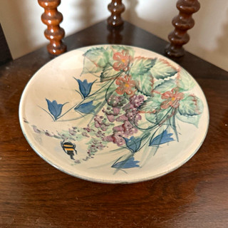 Vintage Tain Pottery Scotland Floral Bee Ceramic Pedestal Dish Round 8 in