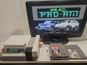 Nintendo NES Video Game Console W/ 4 Cartridges & 2 Controllers Retro Gaming