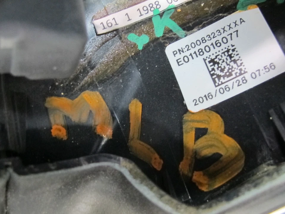 Maserati Levante M161 2017-2020 cuero dirección con controles negro Foto 2 de 4