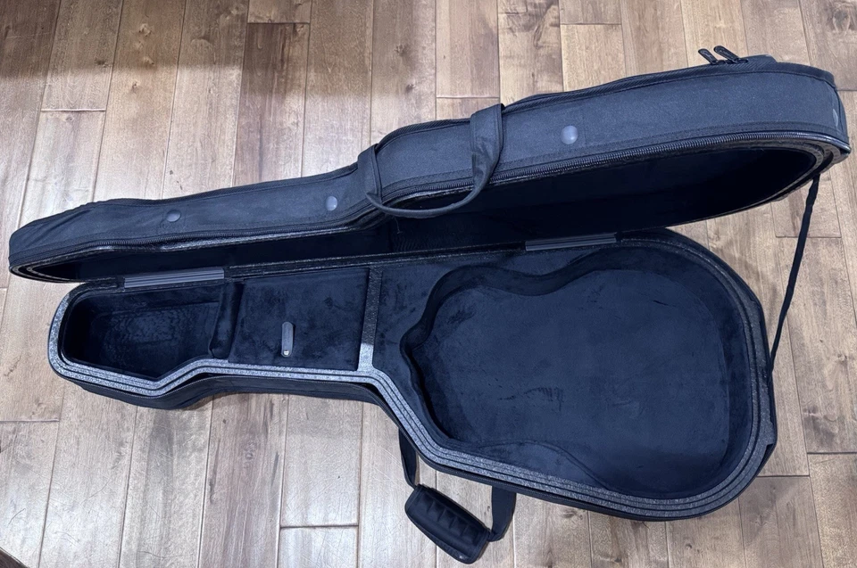 Estuche para Guitarra Tric Canada Multifit/Multitipo DESCONTINUADO y APENAS USADO (Negro) Foto 3 de 4