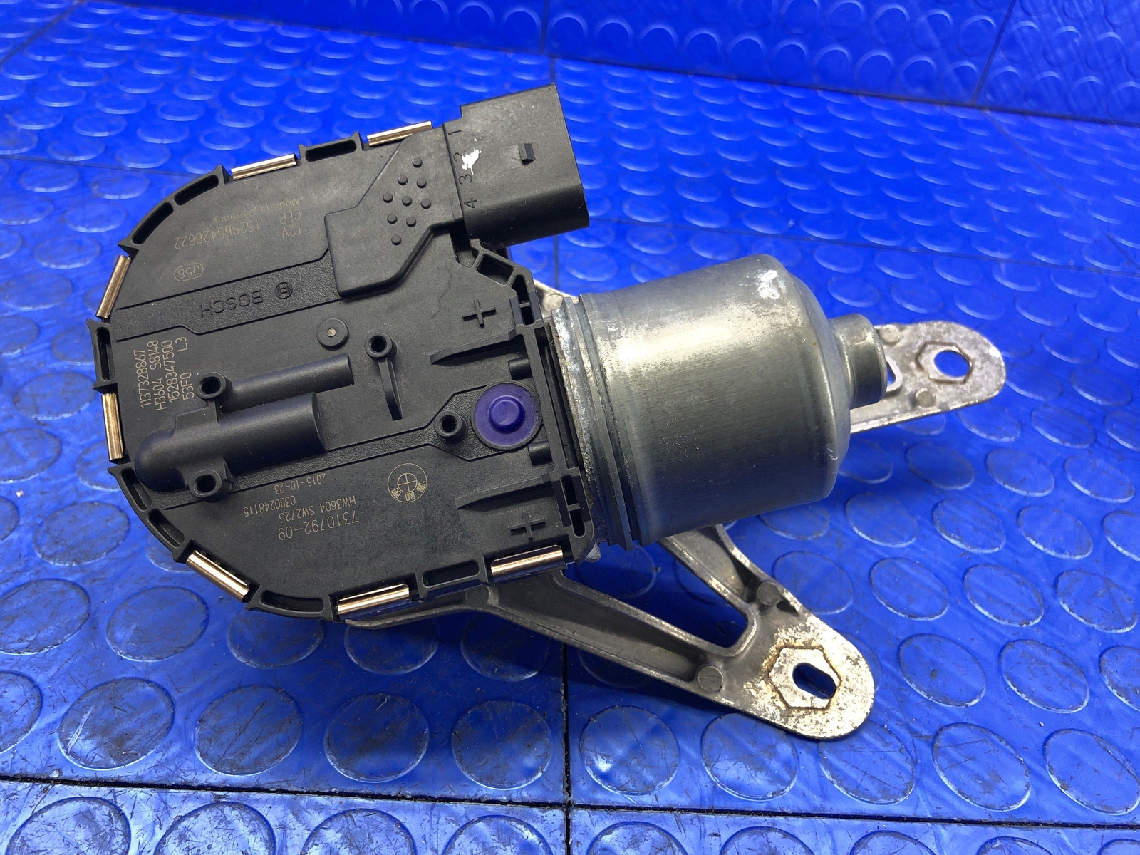 2014 2015 2016 2017 2018 2019 BMW I8 OEM FRONT RIGHT WINDSHIELD WIPER MOTOR