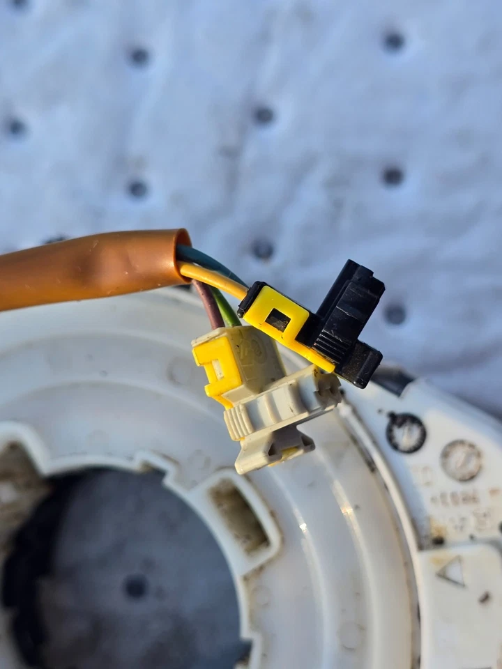 Ford Fiesta 2011-2013 volante reloj resorte OEM Foto 3 de 4