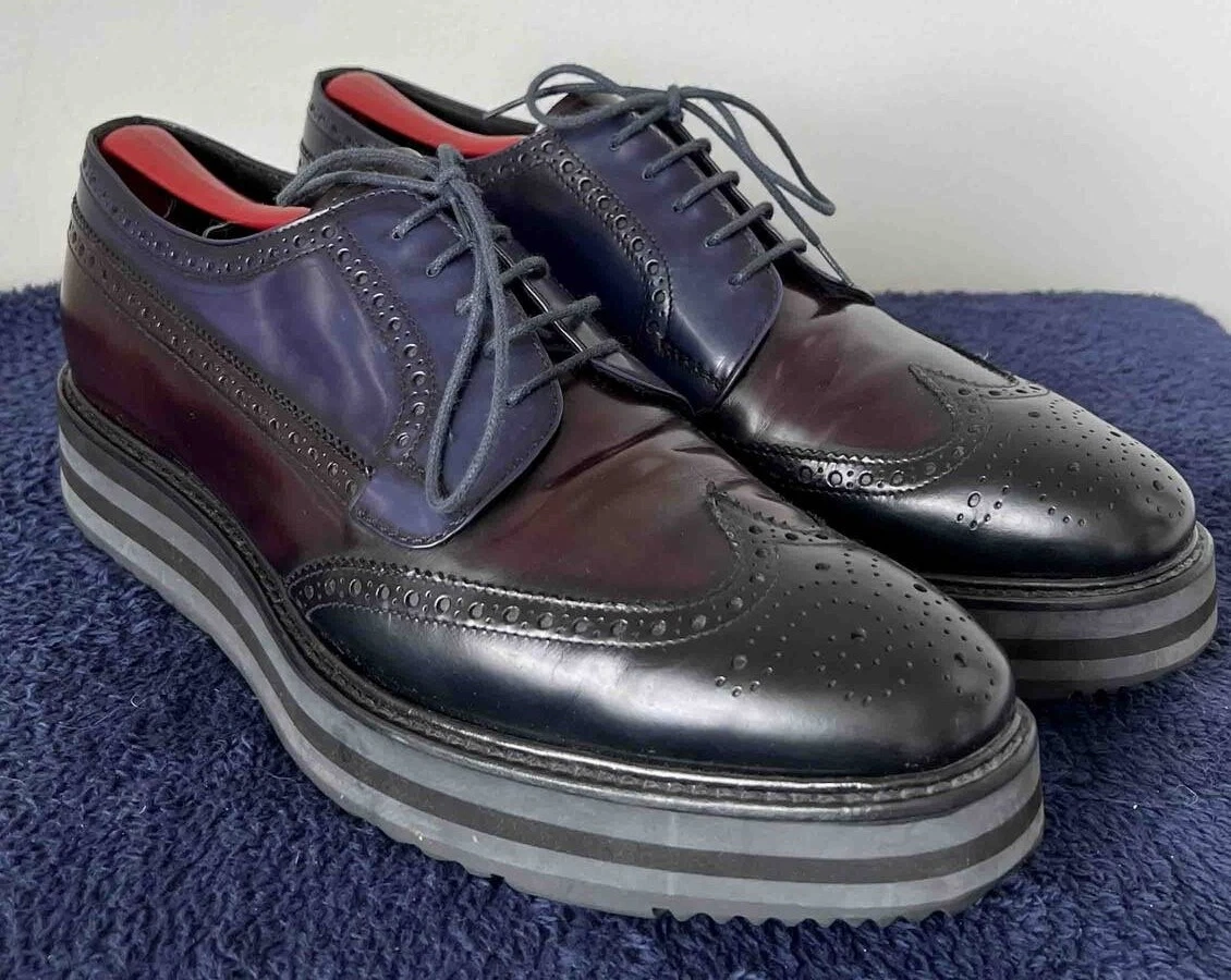 Scarpe stringate con plateau Prada taglia 9 UK 10 US blu nero marrone forate in pelle