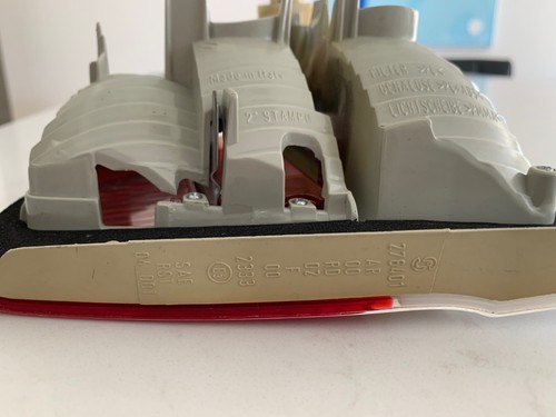 BMW E90 (pre-facelift) inner tail light assembly - left side LHS - 6 937 459 - Picture 4 of 4