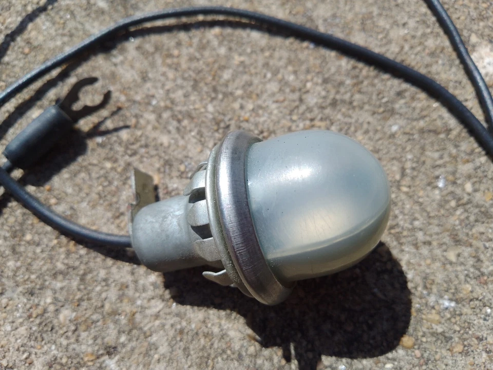 STUDEBAKER 1964/66 CRUISER,DAYTONA,COMMANDER 2/4DR NOS AC3514 GLOVE BX LIGHT KIT - Image 2 of 4