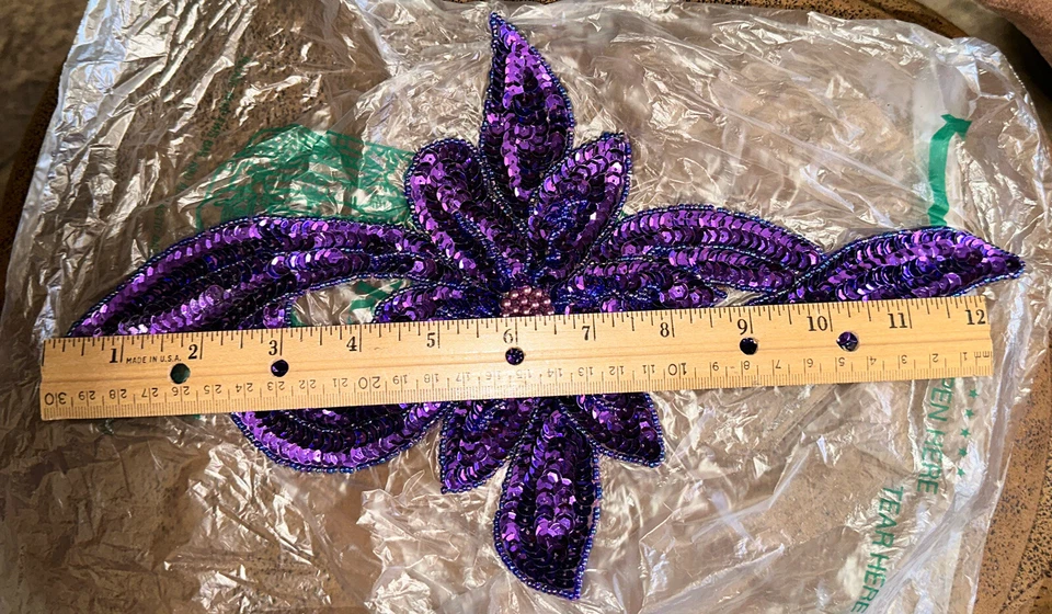 Vestido Blusa Vestido Artesanal Púrpura Escote Flor Lentejuelas y Cuentas Apliques Foto 2 de 4