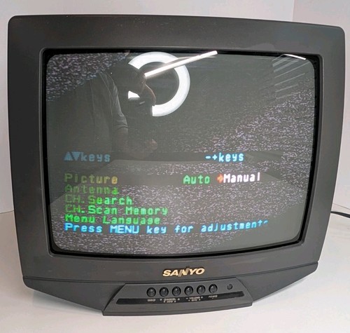 Sanyo DS13390 13" CRT Color TV Television Tested Works Retro Gaming Vintage