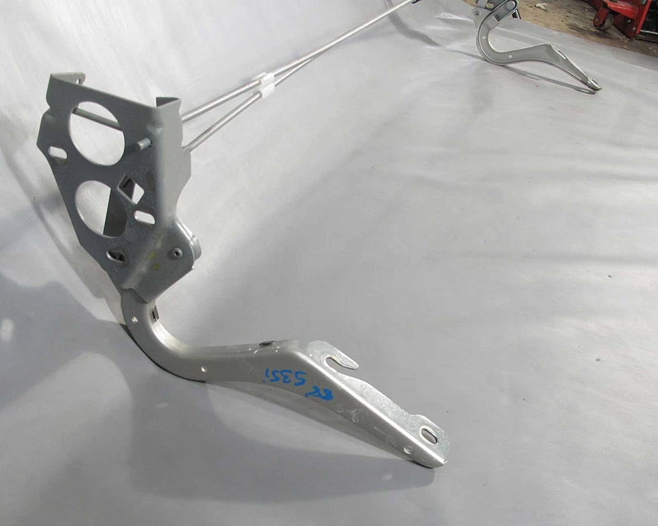 Bisagras de tapa de maletero BMW E12 E28 con resortes de torsión de tensión 1975-1988 OEM USADO Foto 2 de 4