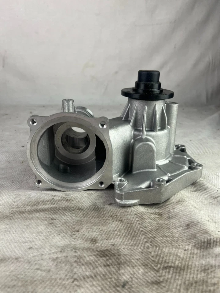 Bomba de agua del motor Tough One/Carquest T4151 se adapta; BMW 530i, 540i, 740i, 740iL Foto 3 de 4