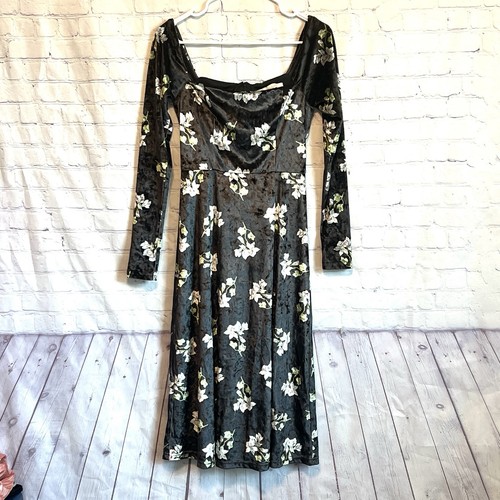 Vestido Hutch Para Mujer XSP Negro Floral Terciopelo Cintura Imperio Abertura Lateral Romántico Midi - Imagen 2 de 16