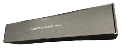 TESLA Model Y Lit Doorsill Plates純正新品未開封 Tesla Model Y OEM Lit Doorsill Plates (Brand New Sealed In Box