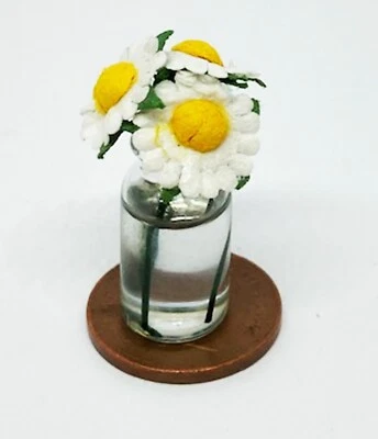 Deko Vase Papierblumen „Paper Daisies“ im Glas 1:12 für Puppenhaus - Bild 1 von 4