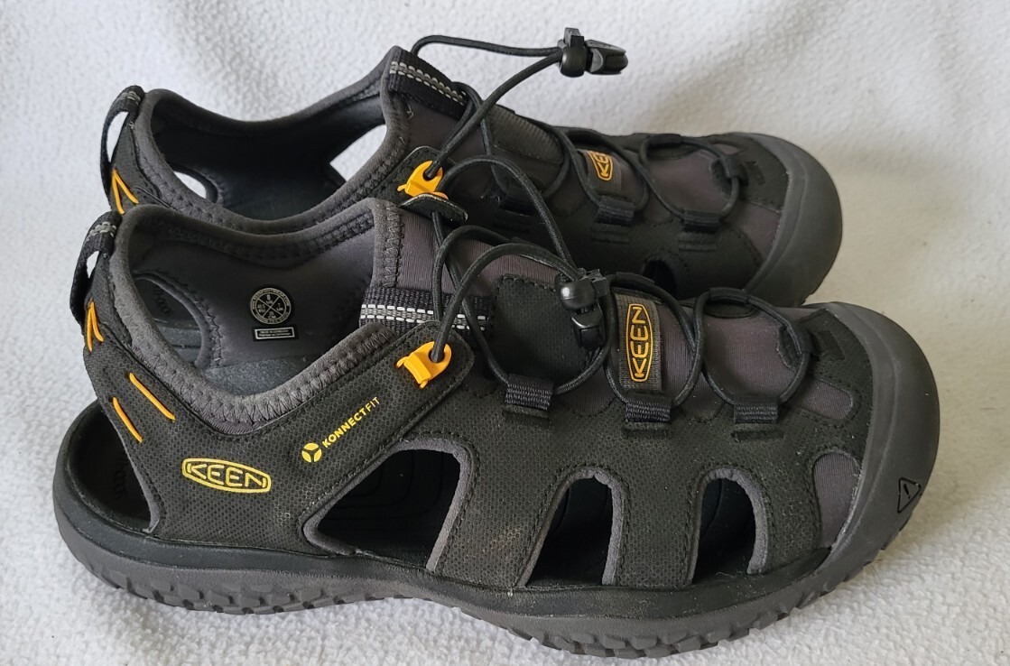 Keen Men's Size Solr Sandal Shoes, Black/Gold 1022246