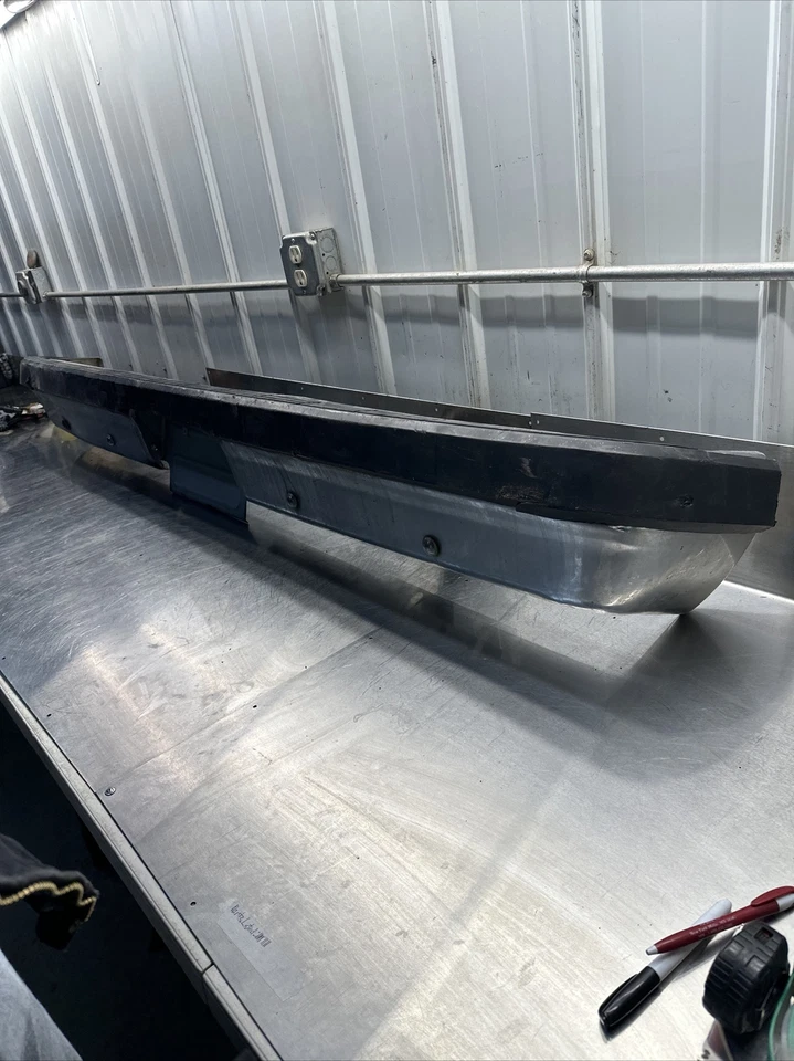 1989-1991 Chevrolet GMC Suburban R/V 1500 2500 Rear Bumper Assembly OEM - Image 3 of 4