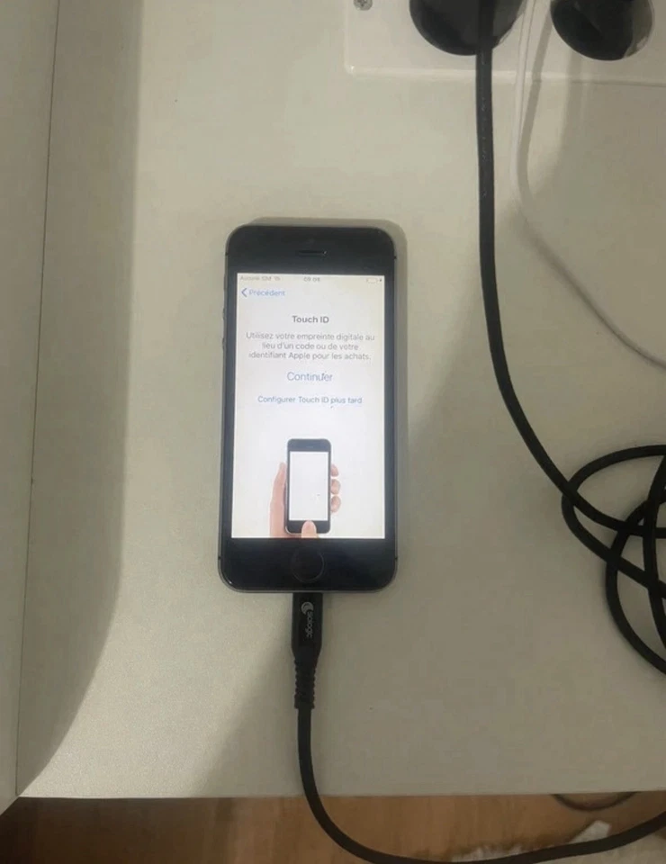 Apple iPhone 4 - 16 Go - Noir Fonctionne Vendu HS Pièces/Réparation, photo 1 sur 5