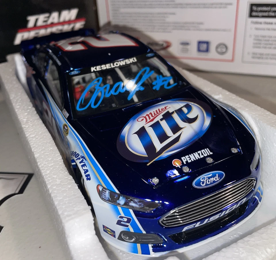 Brad Keselowski #2 Autografiado Color Cromo Miller Lite 2014 NACAR Diecast 1/72 Foto 2 de 4