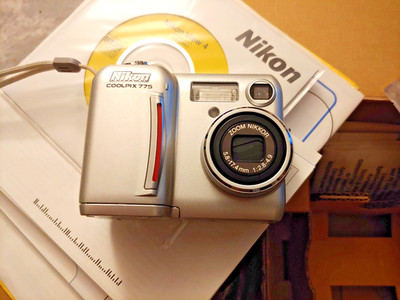 Nikon Digital Camera Coolpix 775 2.1MP Silver Tested Full Working w/ Battery