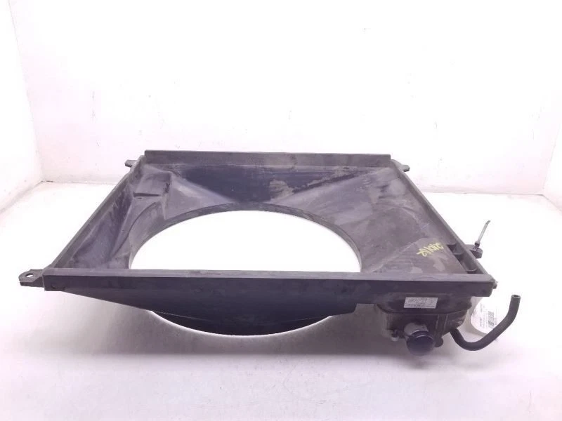 Cubierta del ventilador del radiador Toyota Tacoma 2007 2,7 L 4 cilindros Foto 4 de 4