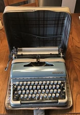 Early 1960’s Remington Rand Torpedo 18b Typewriter…EUC