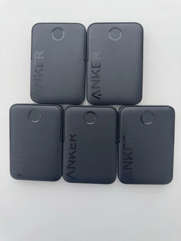 Batería inalámbrica magnética Anker MagGo 5.000 mAh con soporte plegable negra (paquete 5) Foto 2 de 4