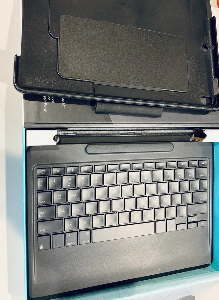 Logitech Slim Combo Estuche Bluetooth Teclado Retroiluminado para iPad Pro 10.5 Pulgadas Foto 3 de 3