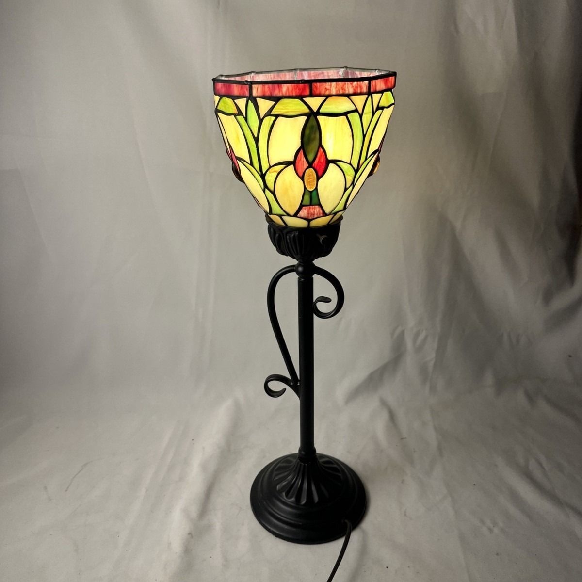 Tiffany Style Torch Table Lamp spiral Stained Glass H23”