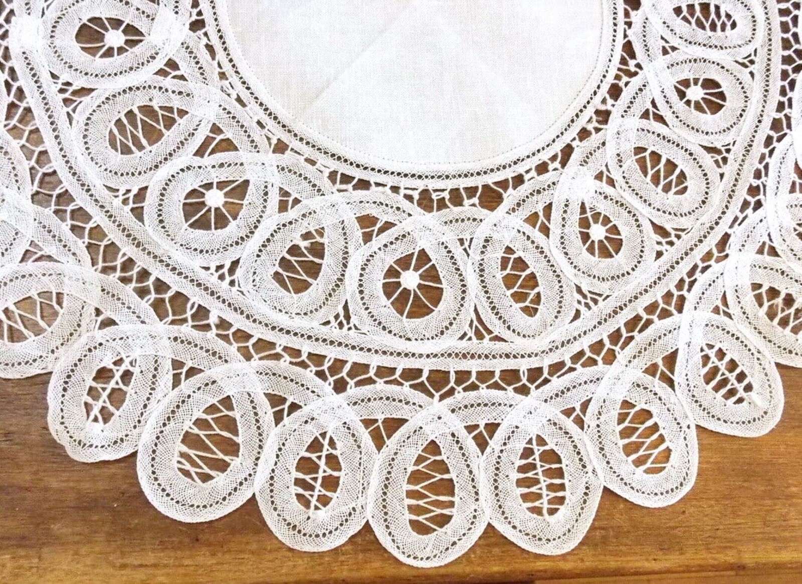 Napperon brodé main dentelle Renaissance blanc pour table basse chic 40cm - 2