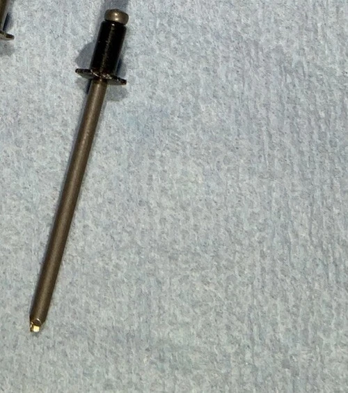 Par de remaches GM Pr Nuevo de Lote Antiguo Negro de fábrica de GM Mopar Dodge AMC Foto 2 de 2