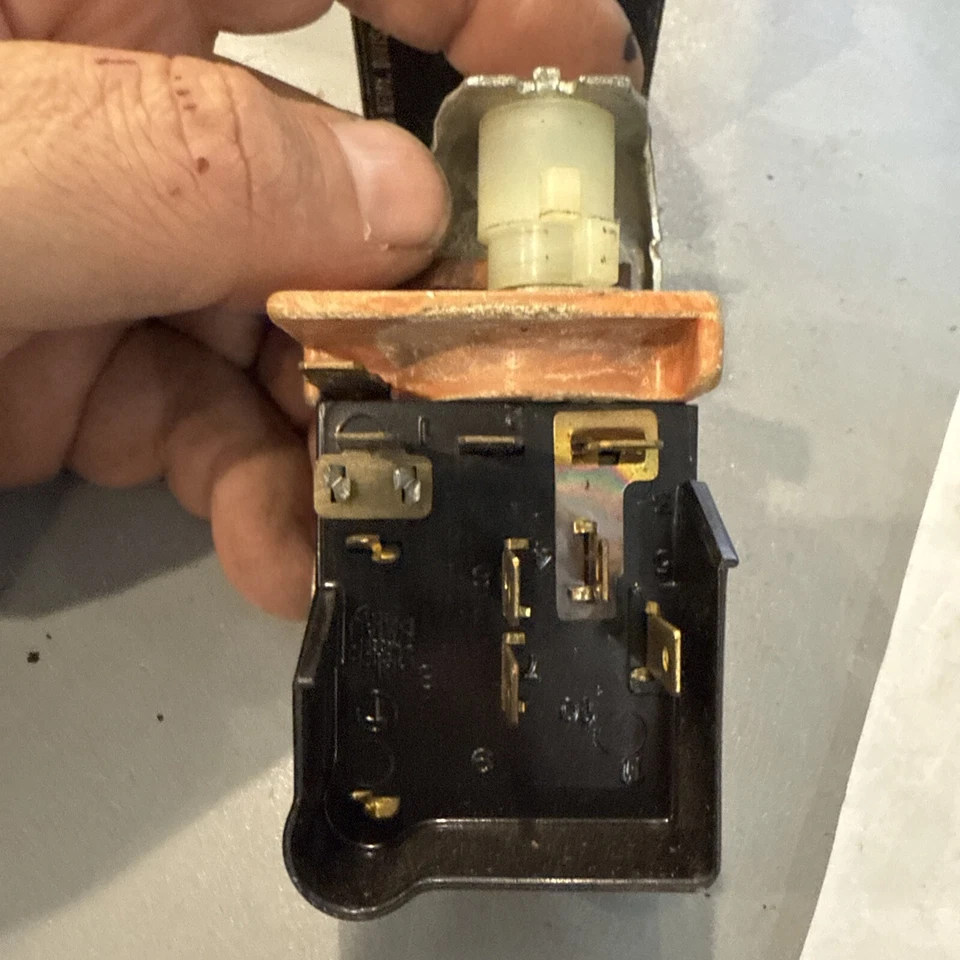 Interruptor de faros Chevrolet Delco 1995122 (D-1533) NOS 64 a 66 Foto 4 de 4