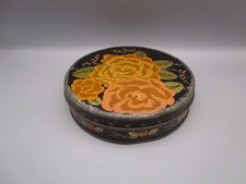 Boite en tôle art-déco