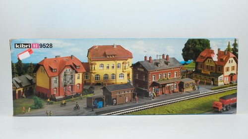 Kibri H0 9528 Set Ciudad Pequeña Langenthal (8194, 8196, 8198, 9504) | Condition: Gebraucht