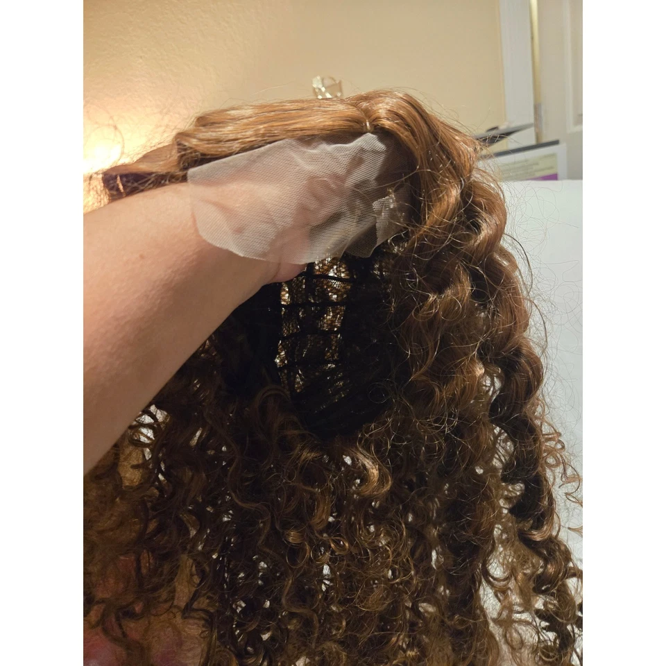 Peluca larga rizada marrón ondulada de encaje frontal para mujer realista Foto 3 de 4