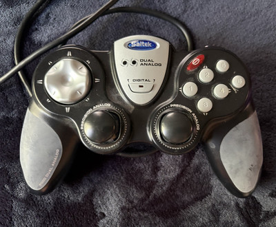 Vintage Saitek P880 USB Dual Analog Pad Gaming Controller