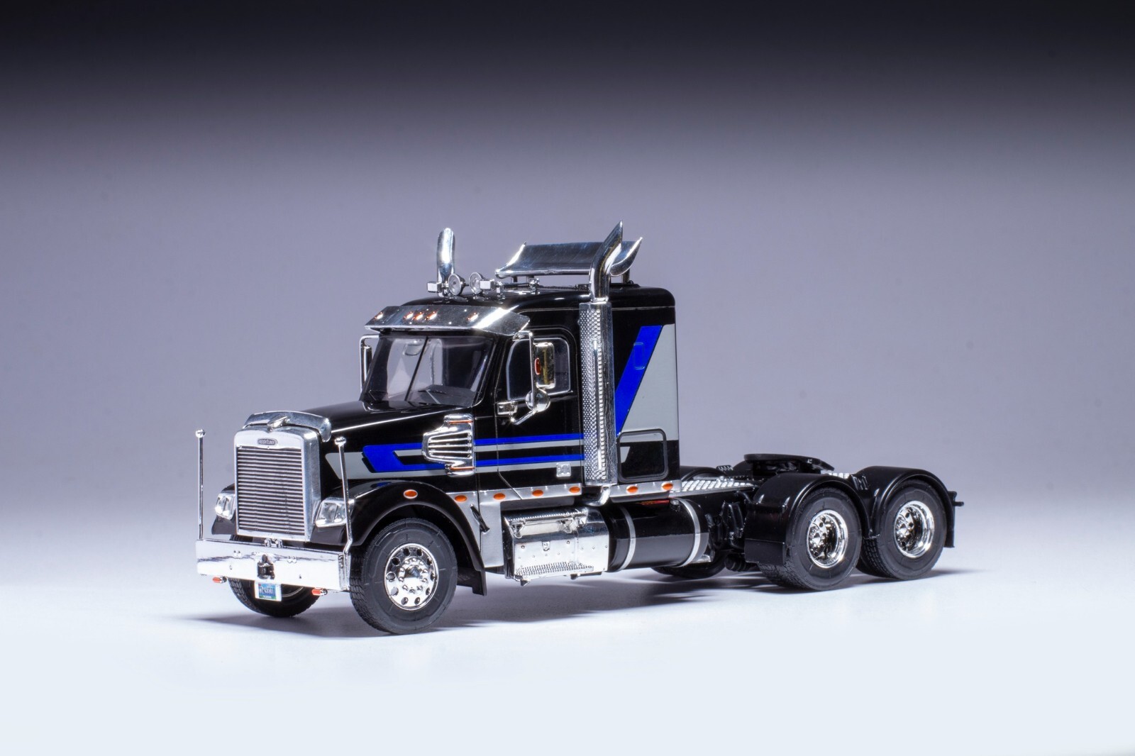 IXO MODEL TRUCKS FREIGHTLINER CORONADO BLACK/GREY 2012 1-43 SCALE TR181