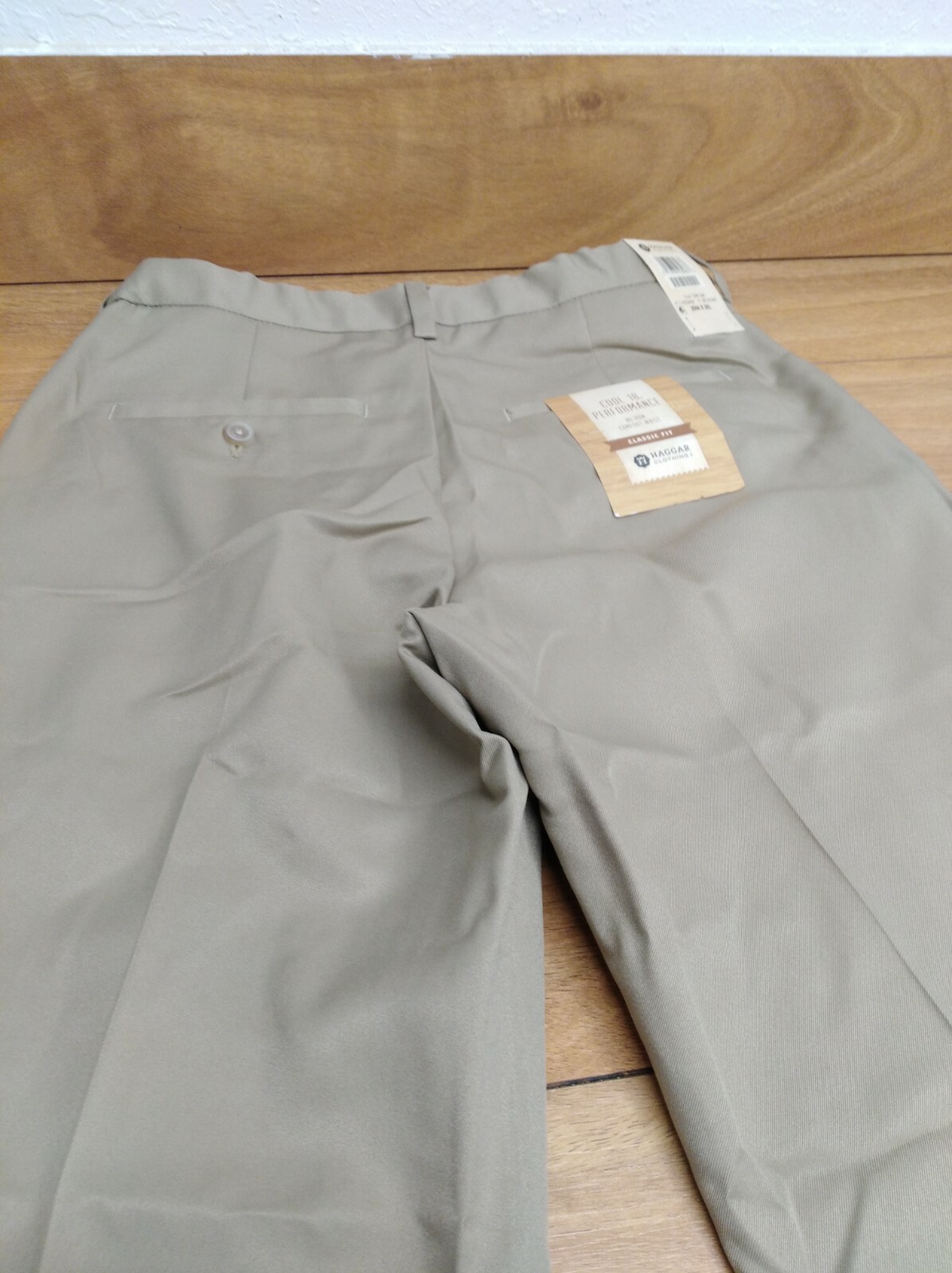 Haggar Clothing Cool 18 Perf No Iron Comfort Waist Khaki Men's Dress