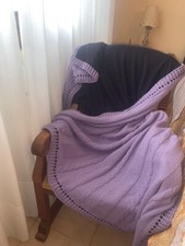 Plaid viola e blu misto lana-acrilico fatto a mano (uncinetto)