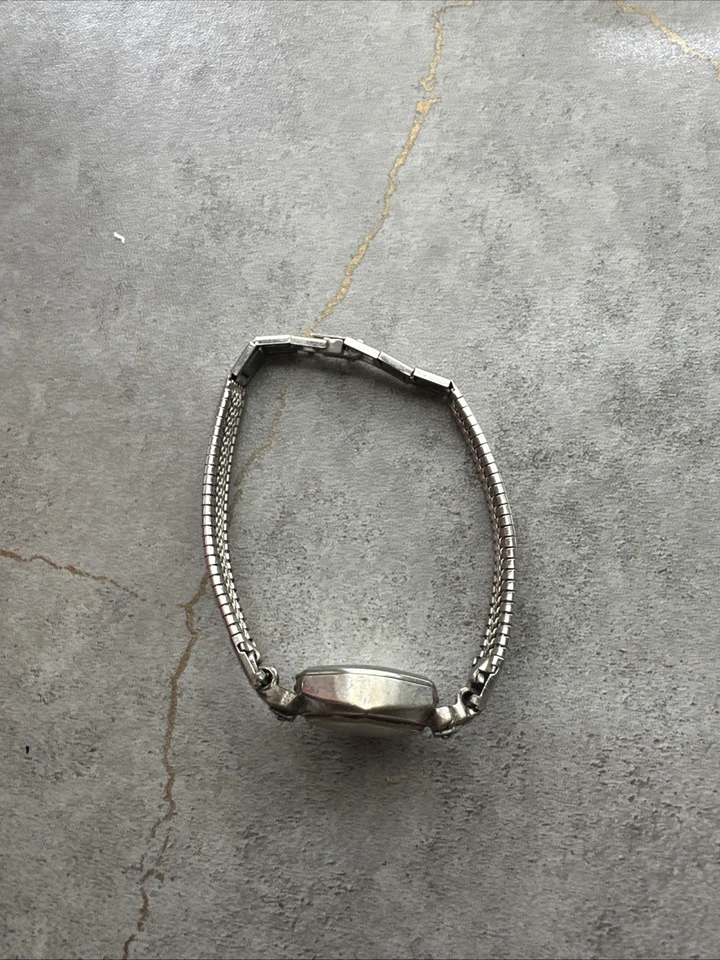 Reloj Gruen Precision 17 Joyas Pequeño Vintage Foto 2 de 4