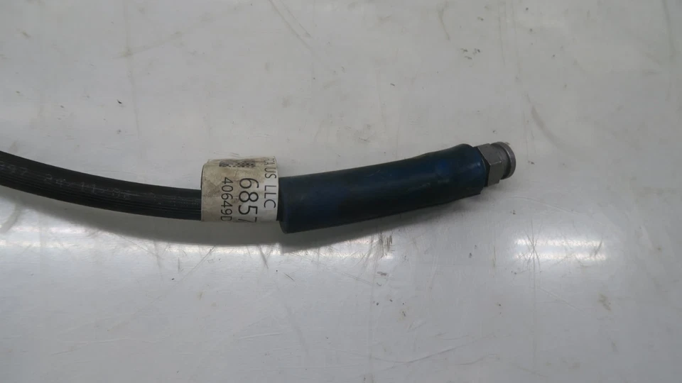 Manguera de línea de freno trasero derecho Ram Promaster 3500 2023-2025 OEM 685789AA Foto 2 de 4